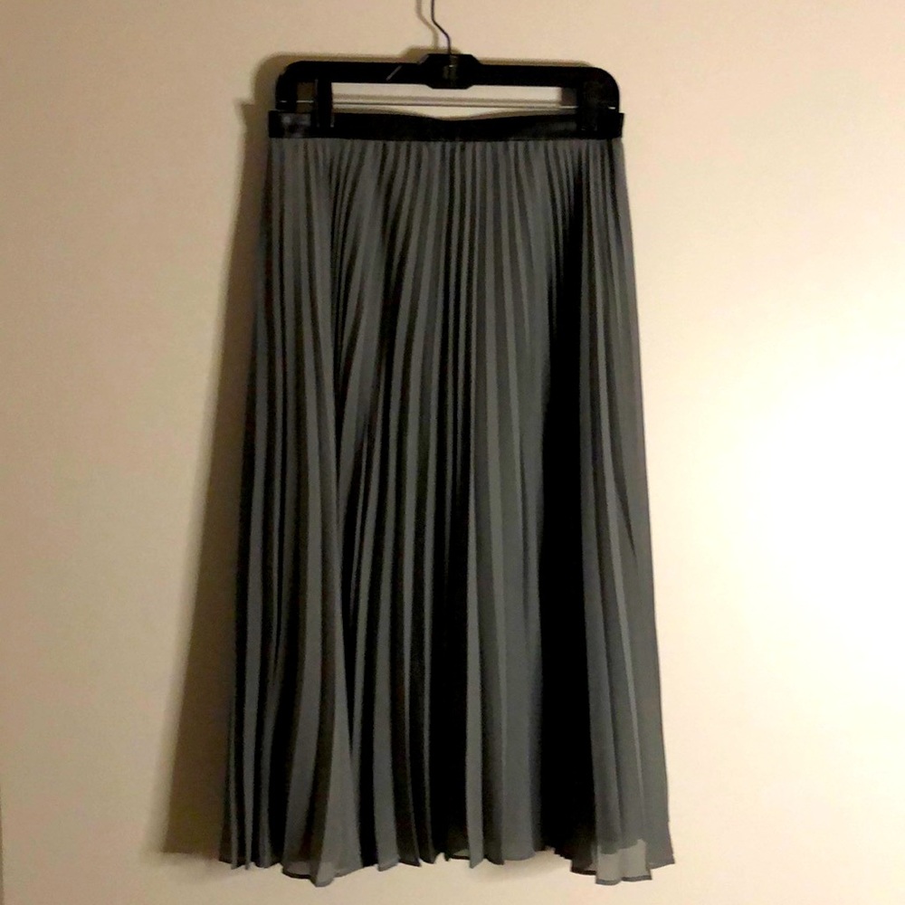 Banana republic gray pleated skirt